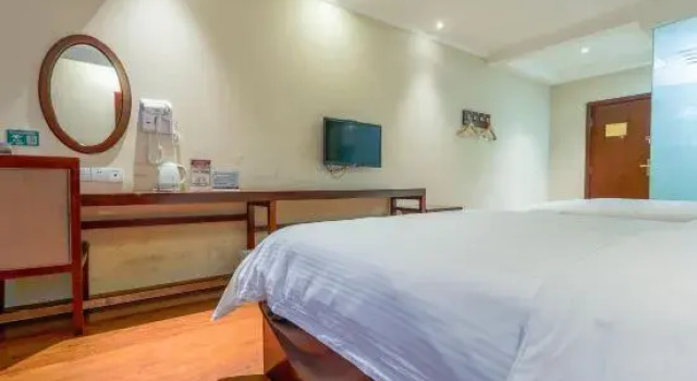 Номер Business GreenTree Inn Kunming Chenggong University City HSR Station Shilin Street Express Hotel