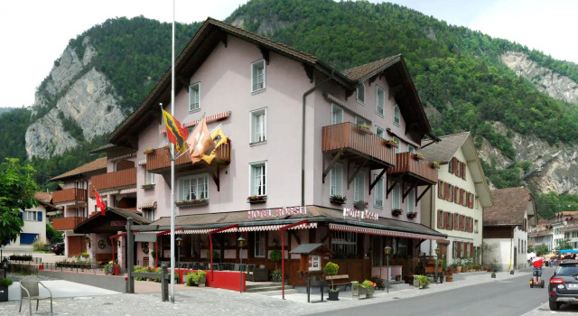 Vuode makuusalissa Hotel Rössli