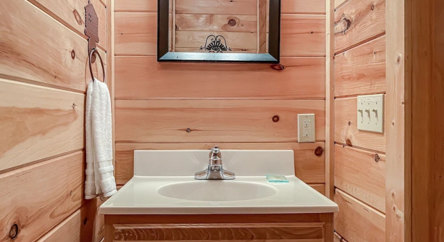 Номер Premium Timberwolf Vista w HotTub Pool View