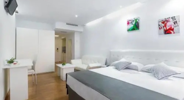 Residencias Urban Madrid, Забронировать Отель Мадрид Провинция Мадрид, рядом с Дом-музей Лопе де Вега