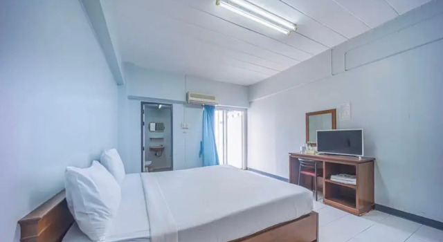 Pennueng Hotel, Varaa Hotelli Hotellit North-Eastern Thailand pysäköinnillä, Pysäköinti