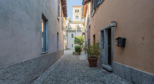 Blue Attic - Historical Como City Center by Rent All Como, Забронировать Отель Комо Озеро Комо, рядом с Como Cathedral