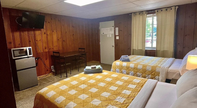 Четырёхместный номер Comfort Aldeco Motel