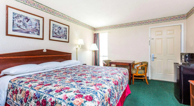 Двухместный номер Standard Days Inn by Wyndham Cornelia