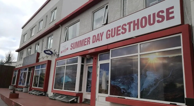 Summerday Guesthouse, Забронировать Отель Отели Хёвюдборгарсвайдид с парковкой, Парковка