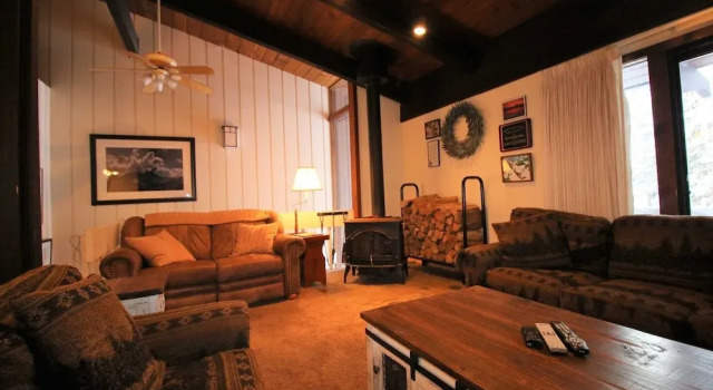 Mammoth S #201 4 Bedroom Condo, Забронировать Дом для отпуска Виллы Маммот-Лейкс, рядом с Гондольный подъемник Вилидж, Вилла