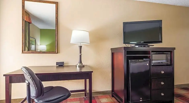 Шестиместный люкс Clarion Pointe Addison - Dallas North
