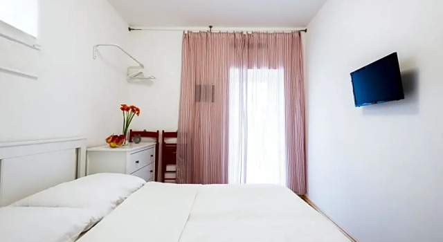 Guesthouse Slavia - apartmany s vinnym sklipkem