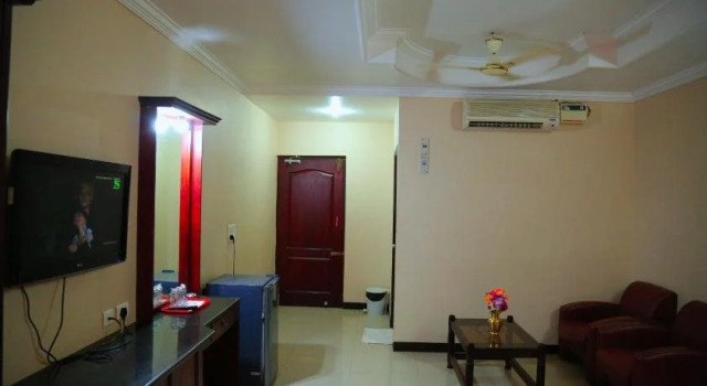Hotel Vels Court