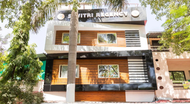 OYO Flagship 27867 Savitri Regency