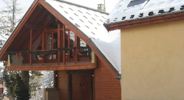 Ferm6 - 6-6p-5chbres-3sdb-120m?-10 / 12pers-valloire, Забронировать Отель Отели Galibier-Thabor с парковкой, Парковка