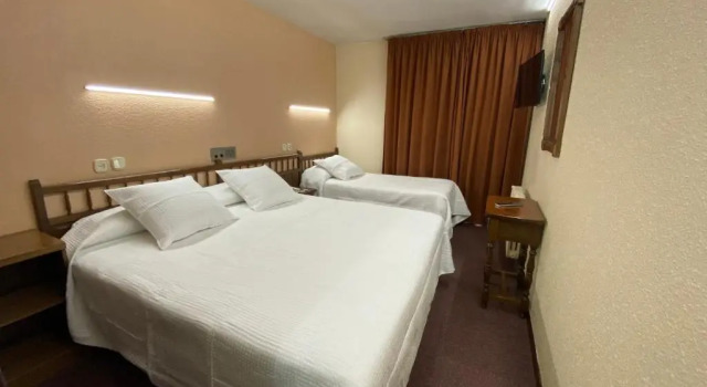 Трёхместный номер Standard Hotel Folch