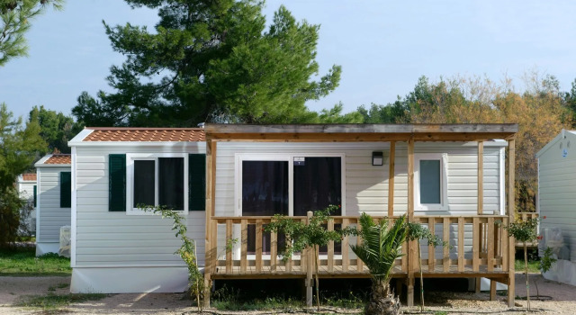 Amadria Park Camping Sibenik Mobile Homes, Забронировать Кемпинг Отели Шибеник с завтраком, рядом с Аквапарк Solaris, Завтраки