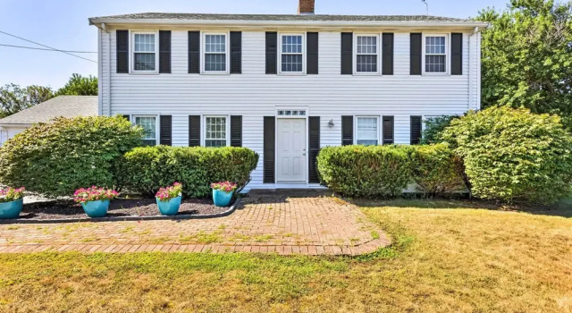 Коттедж с 6 комнатами с балконом Fantastic Plymouth House w/ Deck & Ocean Views!