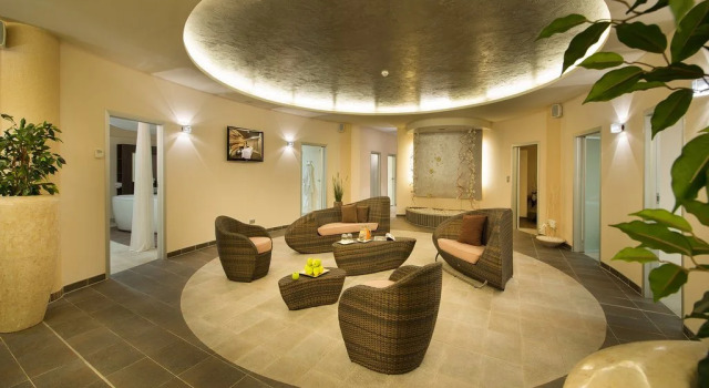 Wellness Hotel Diamant, Prenota Hotel Hluboká nad Vltavou Boemia meridionale