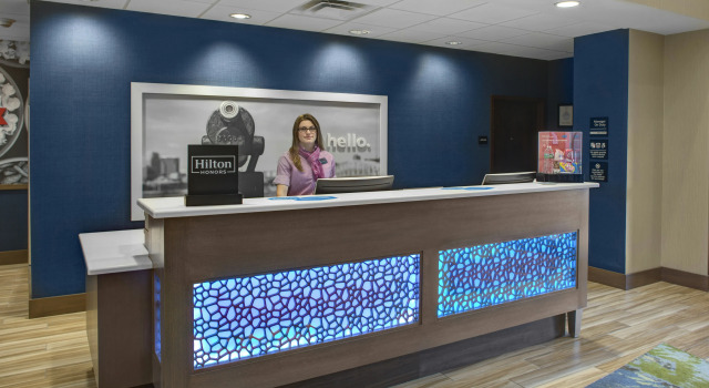 Hampton Inn & Suites Syracuse North Airport Area, Забронировать Отель Сиракьюс Finger Lakes