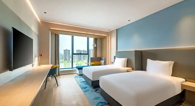 Двухместный номер Standard с видом на озеро Holiday Inn Express Zhoukou Dancheng by IHG