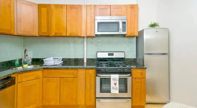 102-1a Best Value 2BR Apt Near Central Park, Забронировать Отель Отели Нью-Йоркской агломерации с парковкой, рядом с Музей дизайна Купер-Хьюитт, Парковка