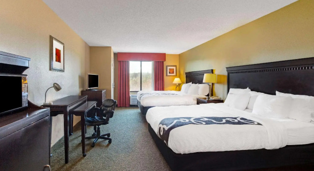 Четырёхместный номер Standard Garner Hotel Doswell Southeast by IHG