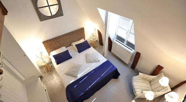Трёхместный номер Standard Hôtel-Restaurant-Chambre Insolite Spa - Le XII de Luynes
