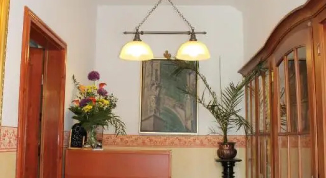 Kreuzerhof Hotel Garni, Забронировать Отель Ротенбург-об-дер-Таубер Frankenhöhe, рядом с Городской сад