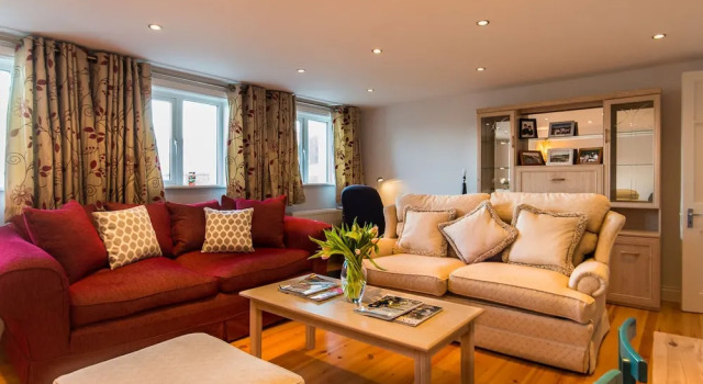 Large House With Adjoining Cottage Close to Waterville, Book Vacation Home Hotels in Kerry with Parking, Parking