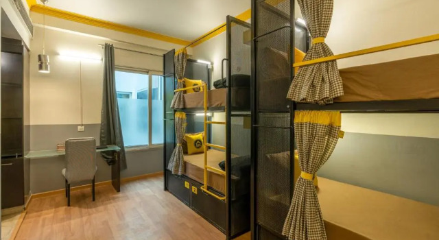 Кровать в общем номере The Hosteller Delhi