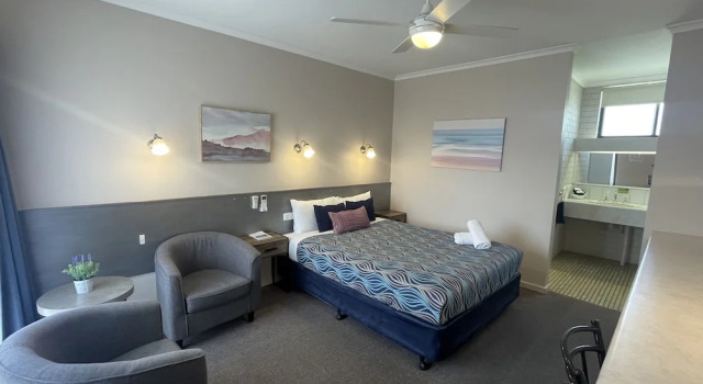 Standard Zimmer Paddlewheel Motel