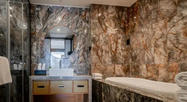 Suite Executive Malson New Century Hotel