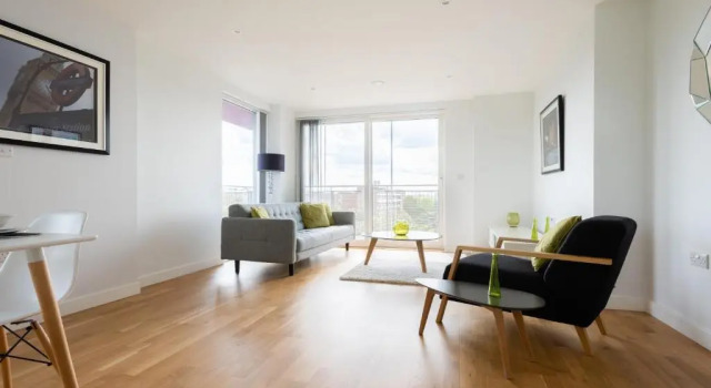 2 Bedroom 2 Bathroom Apartment with large balcony, Забронировать Апартаменты/квартира Апартаменты Лондона, рядом с Церковь Святого Николая, Апартаменты/квартира