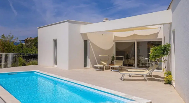 Villa Menta IV in Linardici, Varaa Villa Hotellit Kvarner Islands uima-altaalla, Uima-allas