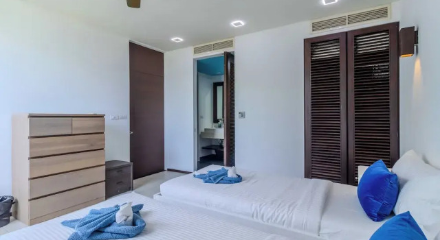 2BR Pool View Short Walk to Beach C254