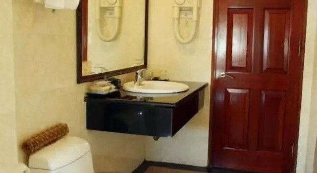 Трёхместный номер Deluxe City Bay Palace Hotel