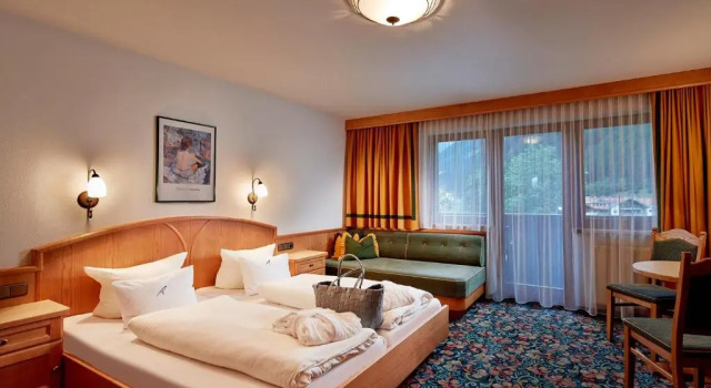 Двухместный номер Standard с балконом HUBERs Boutiquehotel