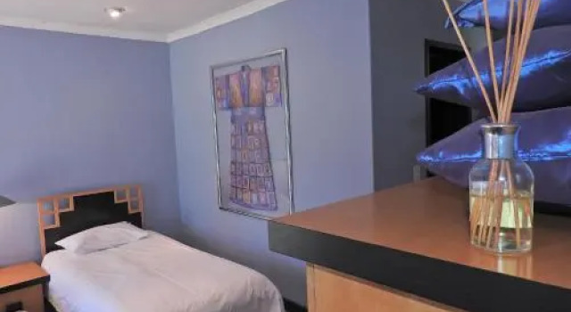 Willow Place Guest House, Reservar Casa de hóspedes Hotéis em Midrand com estacionamento, Estacionamento