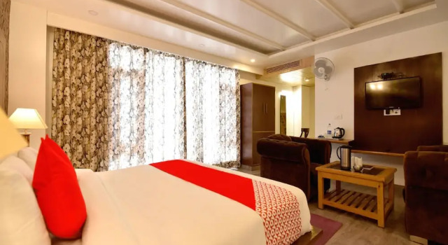 OYO 13091 Manali Grand, Забронировать Отель Отели Манали с завтраком, Завтраки