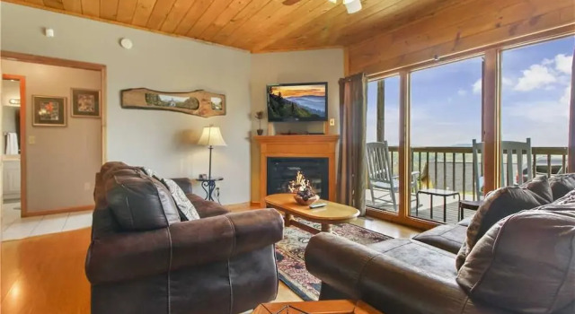 Autumn Leaves - Four Bedroom Cabin