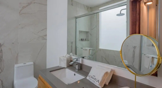 Полулюкс Hotel Casa Monarca