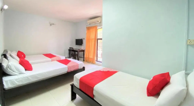 Семейный люкс OYO 90159 Zahaar Hotel