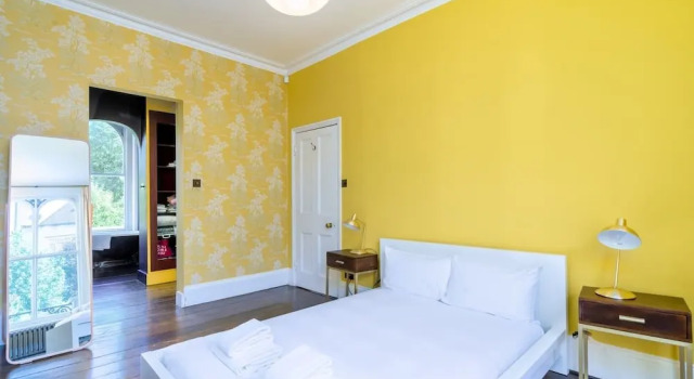 Tremendous House For 10 Guests With Large Garden