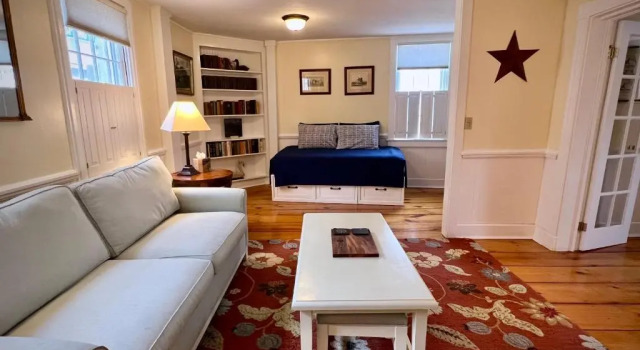 Люкс с красивым видом из окна Entire Private Historic Inn Downtown Newport