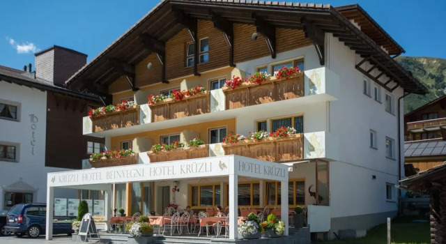 Hotel Krüzli - dapi 1914, Book Hotel Hotels in Sedrun with Breakfast, Breakfasts