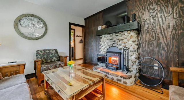 Коттедж Log Cabin Motor Court