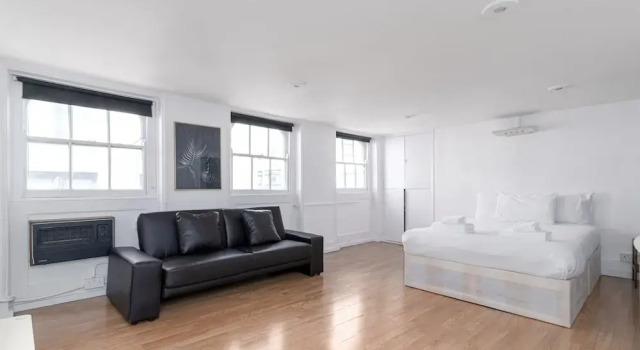 Central Top Floor Studio Flat by Oxford Street, Забронировать Отель Отели Лондона 3 звезды, рядом с Оксфорд Циркус, 3*