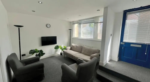 Коттедж Spacious 4-bed House - Sleeps 11, Garden & Parking
