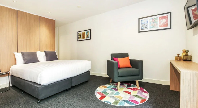 Студия Deluxe Plum Carlton Serviced Apartments