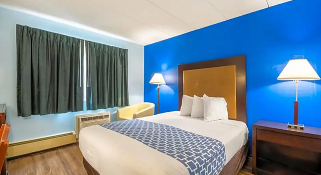 Семейный номер Standard Econo Lodge Inn & Suites Windsor Locks Bradley Airport