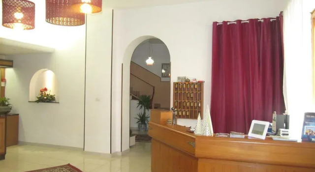 Hotel Villa Gloria, Забронировать Отель Отели в центре Варацце с завтраком, отели в центре Варацце с завтраком