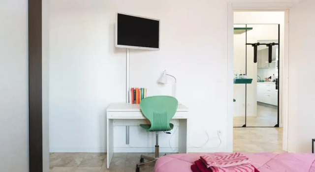 Апартаменты Parma Railway Station Apartment with Garage