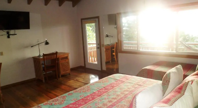 Студия Deluxe с балконом и с видом на море Hotel Posada Seremein ,West Bay ,Roatan